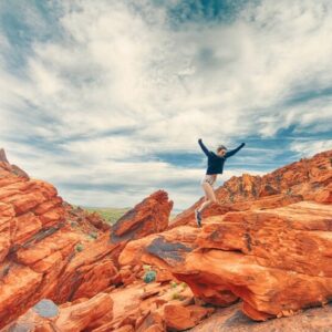 girl, hiking, jumping-768686.jpg